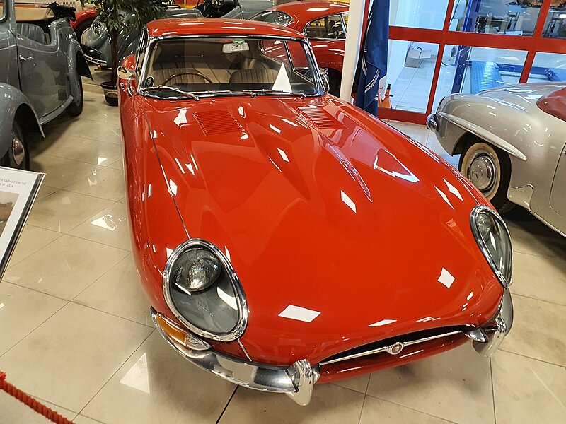 Jaguar E rød