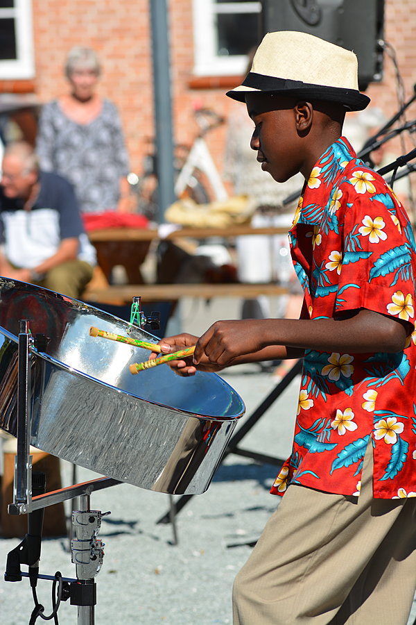 Ung steel drum spiller