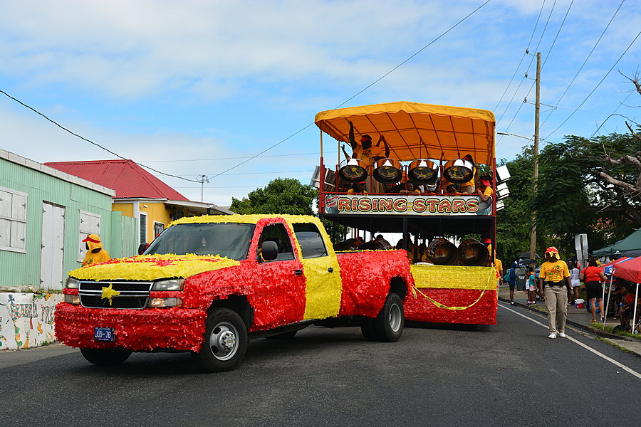 Car w/ Steelpan Trailer