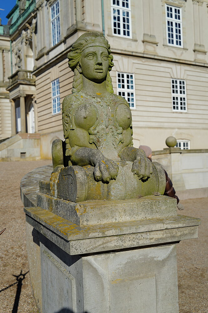 Figur ved slottet