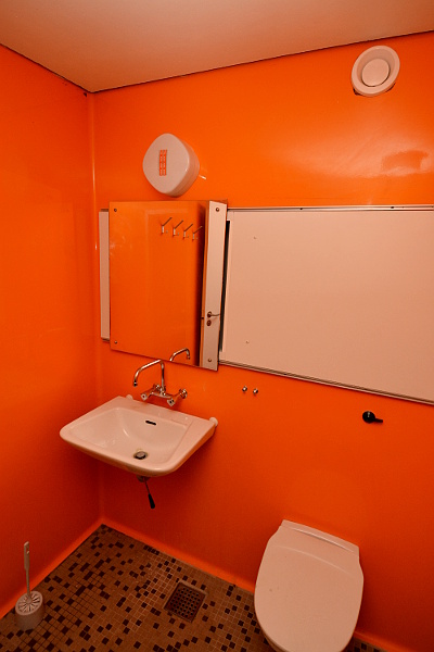 Orange badeværelse