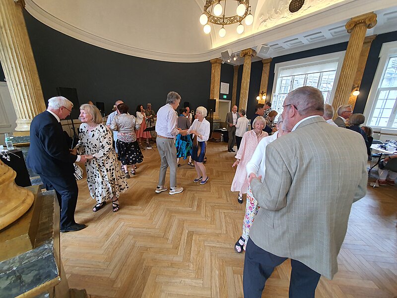 Der danses