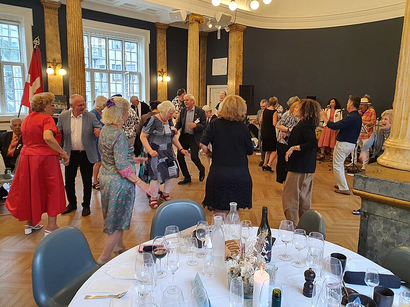 Der danses