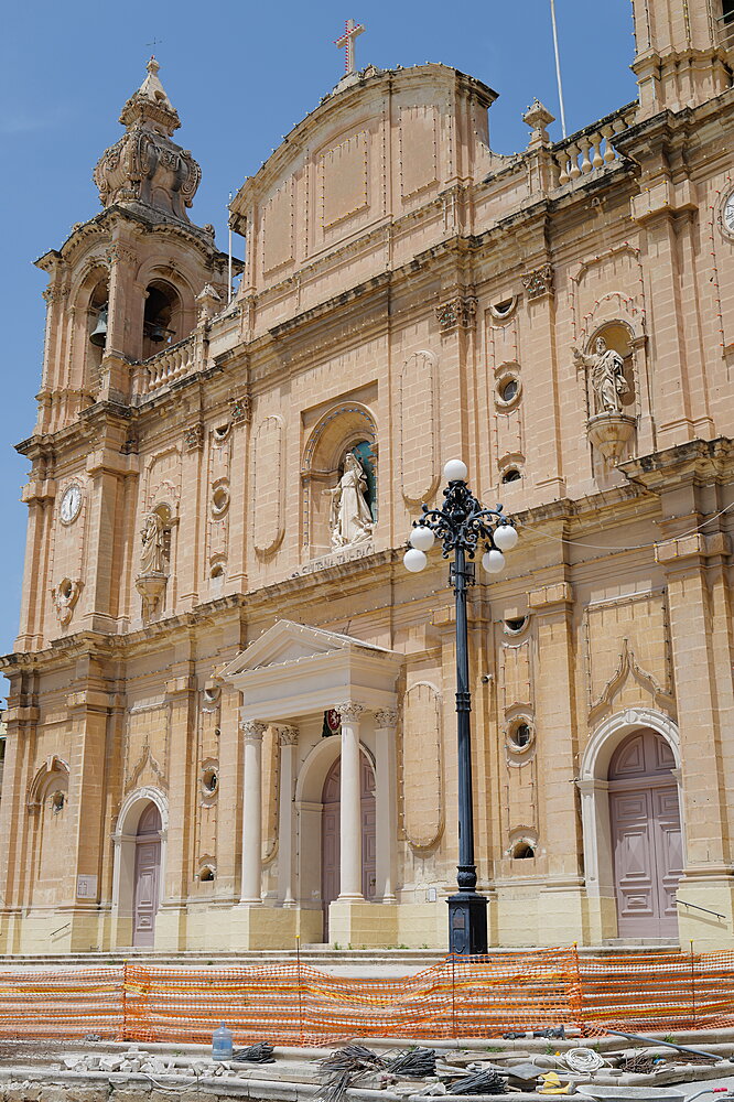 Kirkens facade