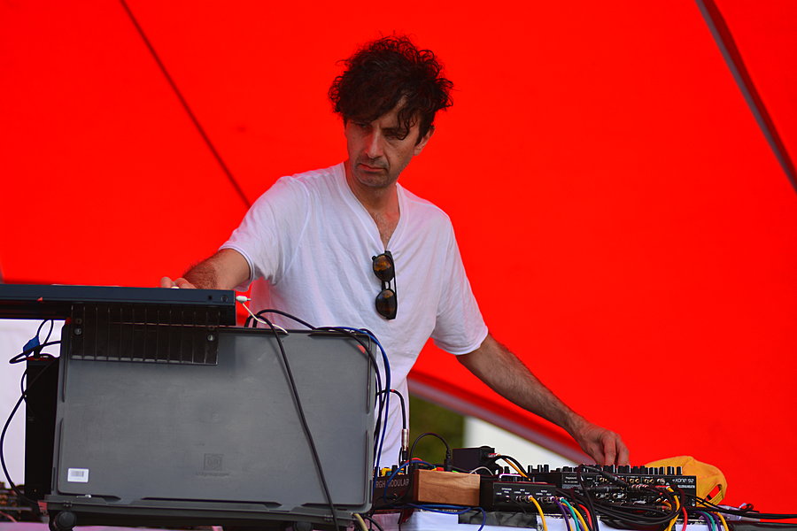 DJ