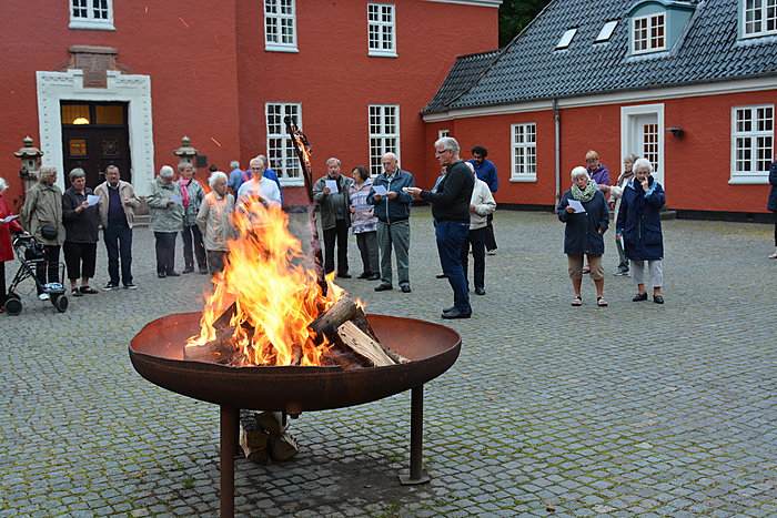Bål